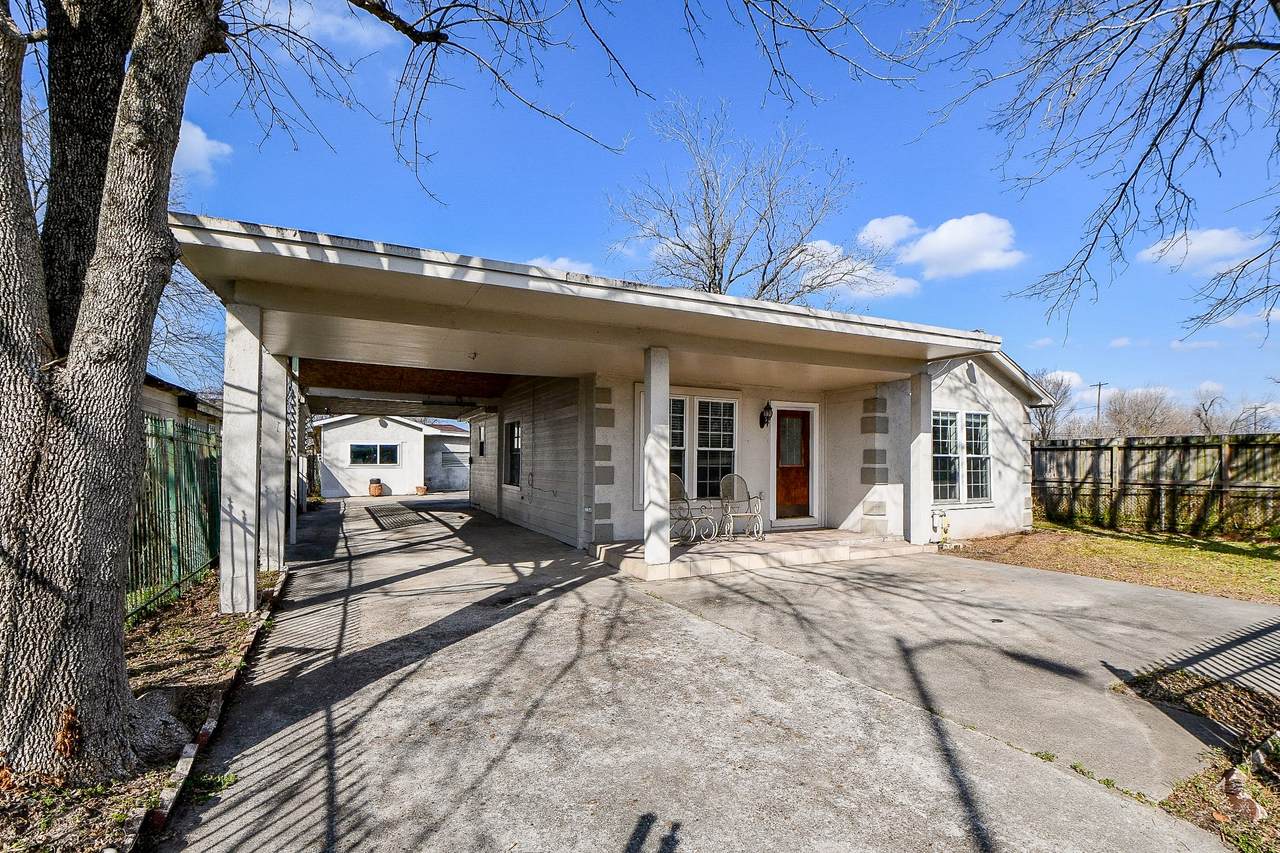 2237 Cromwell Street - Photo 1