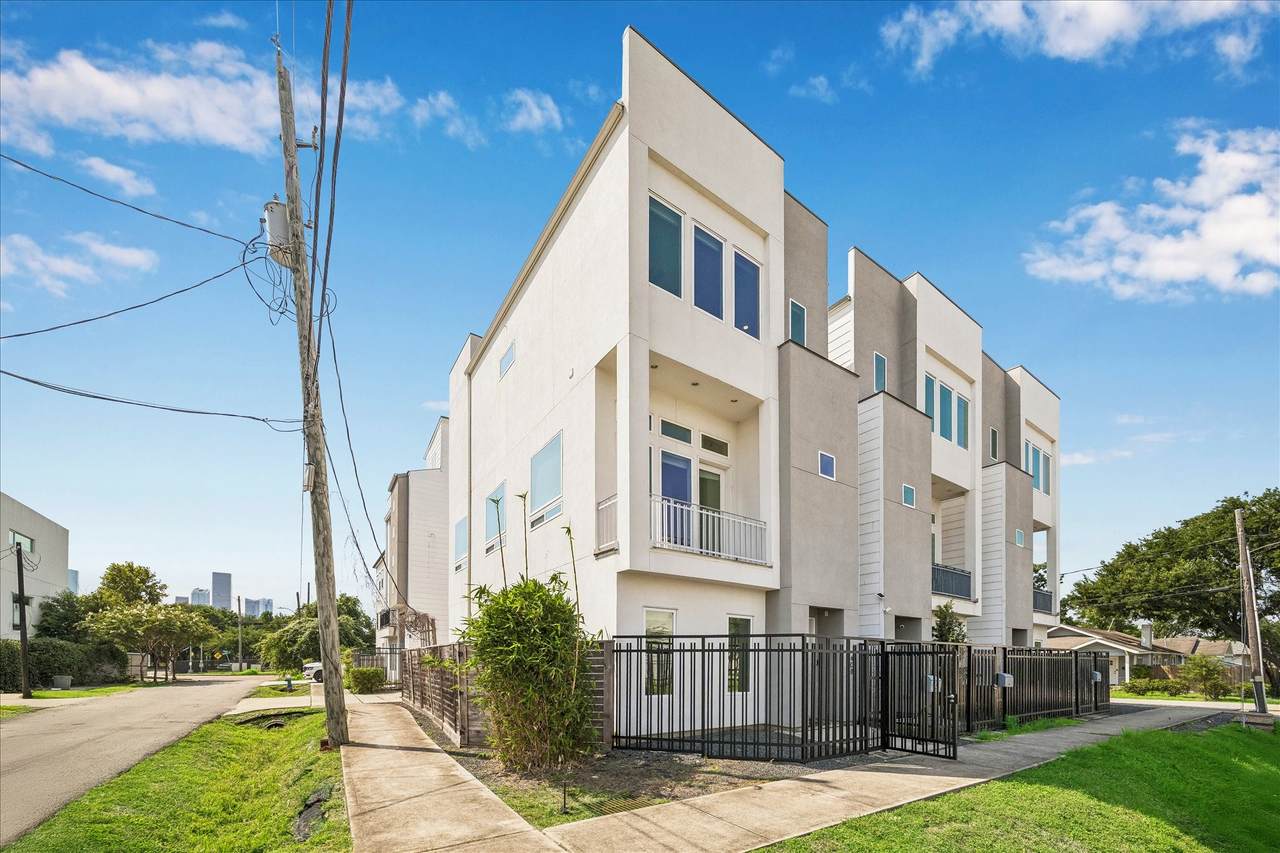 408 Ennis Street - Photo 1
