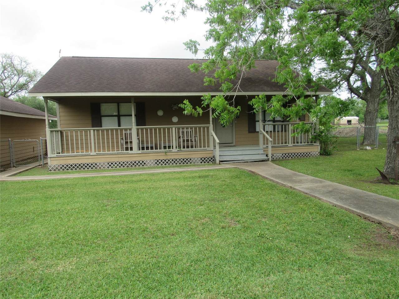 242 Sir Lancelot Drive - Photo 1