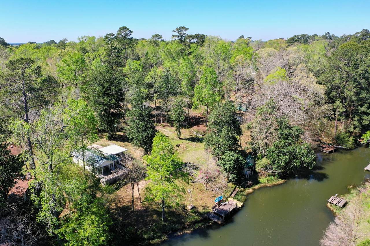 400 Driftwood Drive - Photo 1