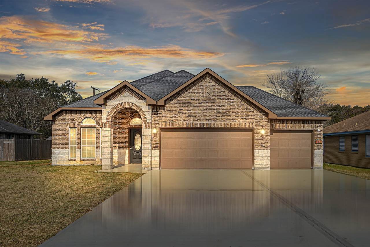 710 Hackberry Street - Photo 1