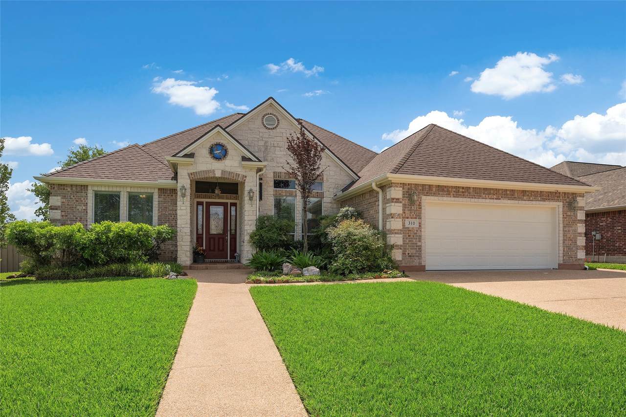 310 Sapphire Drive - Photo 1