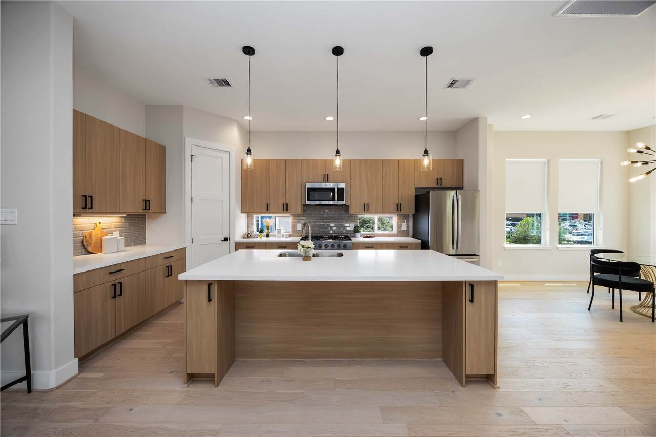 2507 Macgregor Way - Photo 1