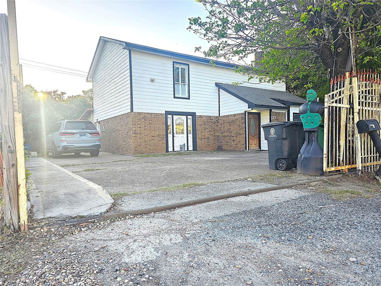 2131 Campbell Road - Photo 1
