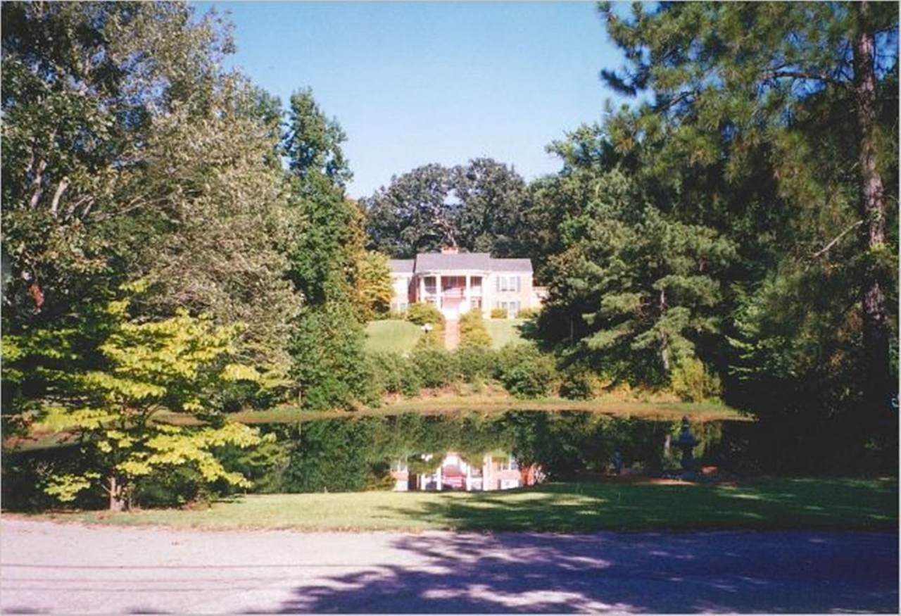 2900 Robertson Avenue - Photo 1