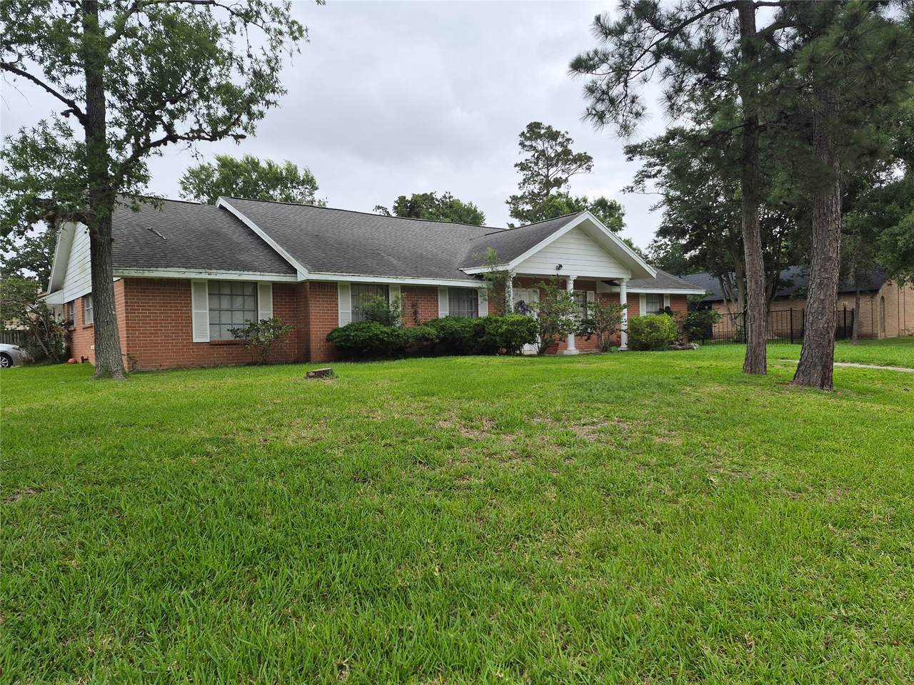 814 Oak Leaf Street - Photo 1