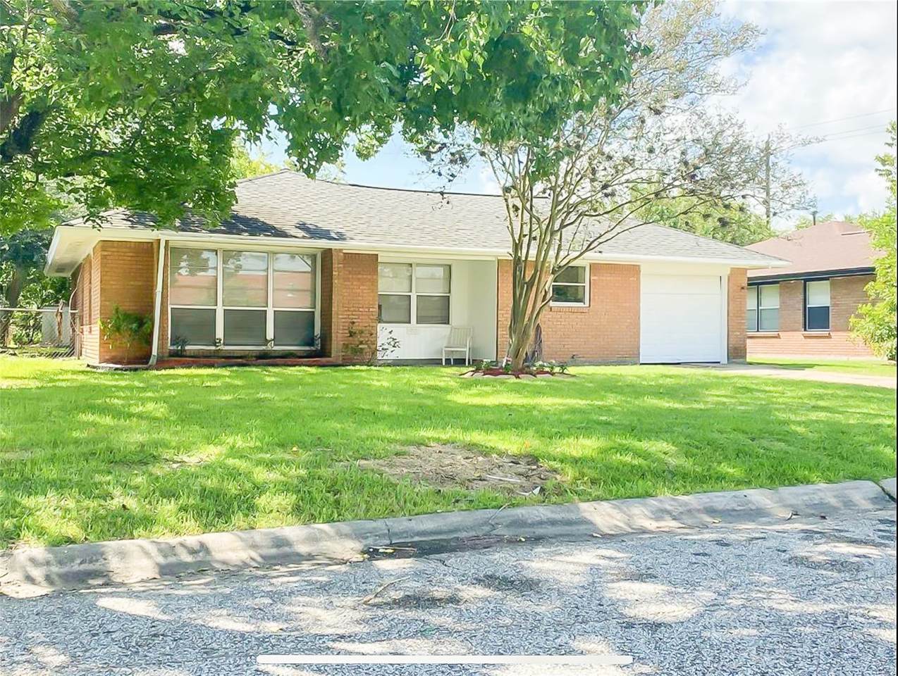 717 Grantham Road - Photo 1