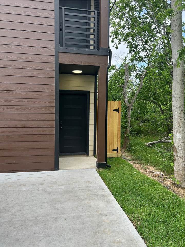 9914 Fillmore - Photo 1