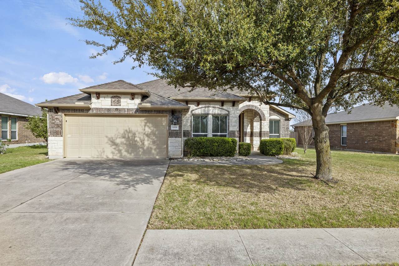 1006 Blackman Court - Photo 1