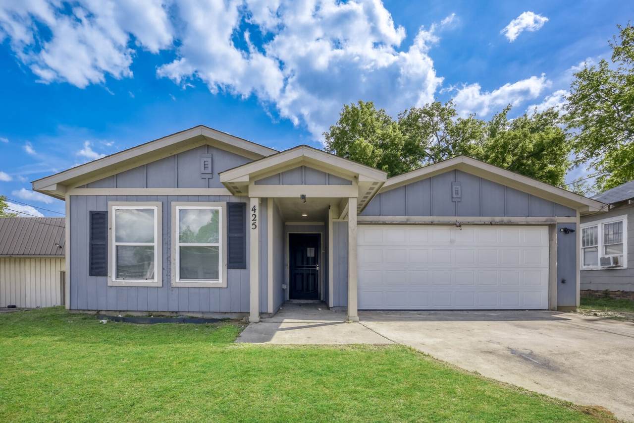425 Oakwood Street - Photo 1