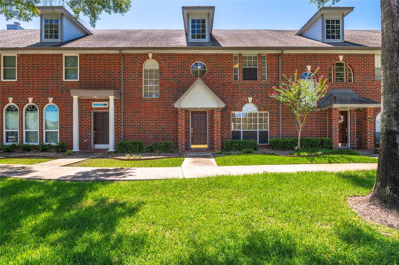 1287 El Camino Village Drive - Photo 1