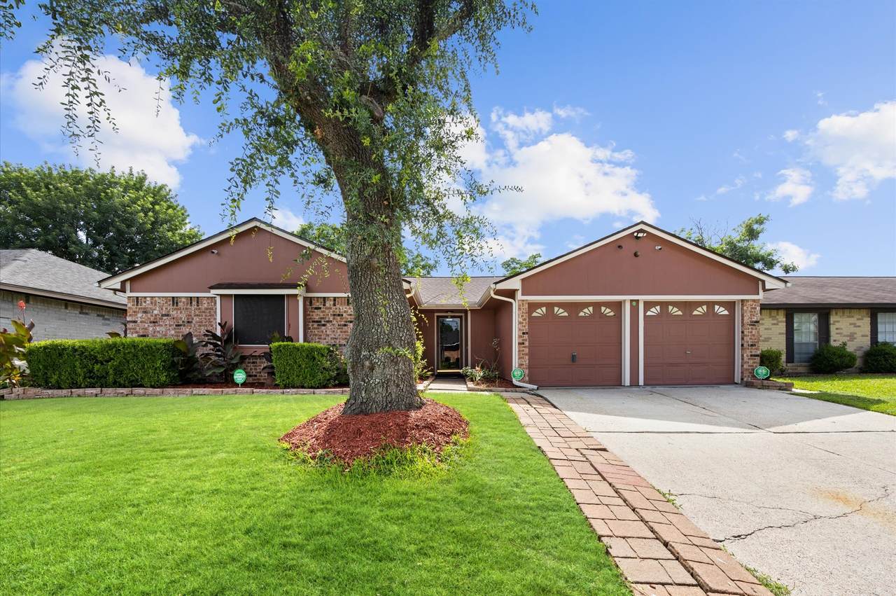 1370 Stevenage Lane - Photo 1