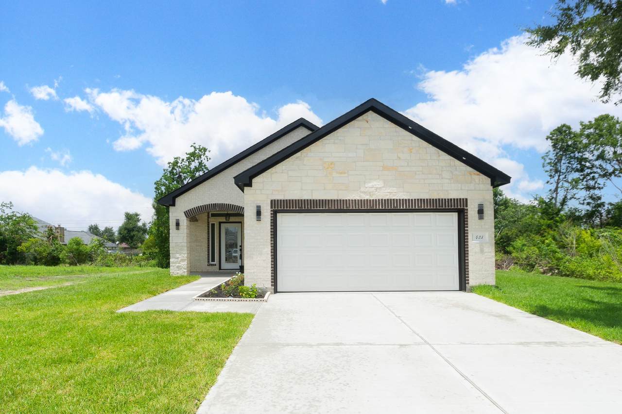 423 Manor Avenue - Photo 1