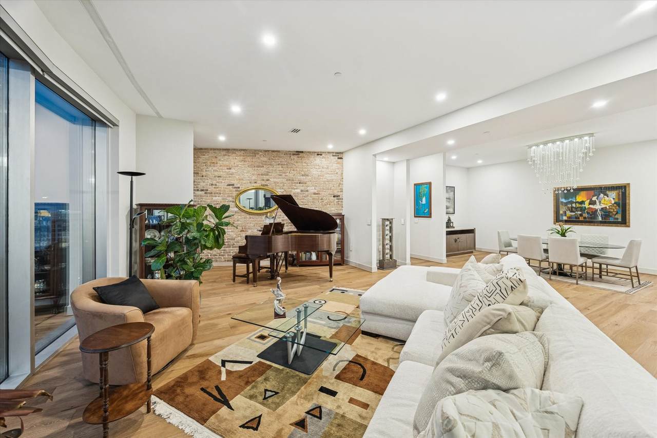 1600 Post Oak Boulevard - Photo 1