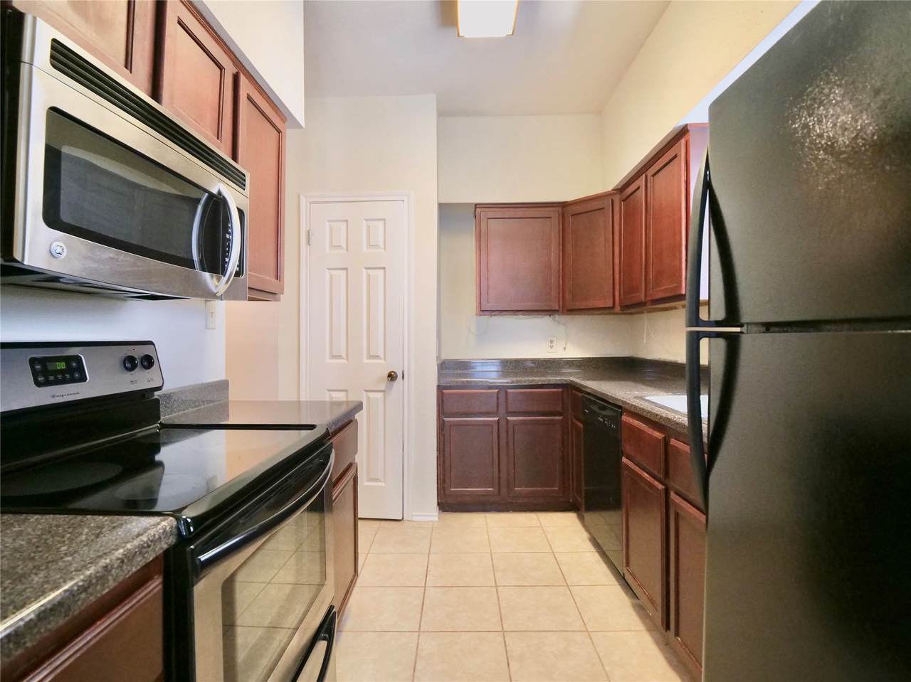 1103 Dulles Avenue - Photo 1