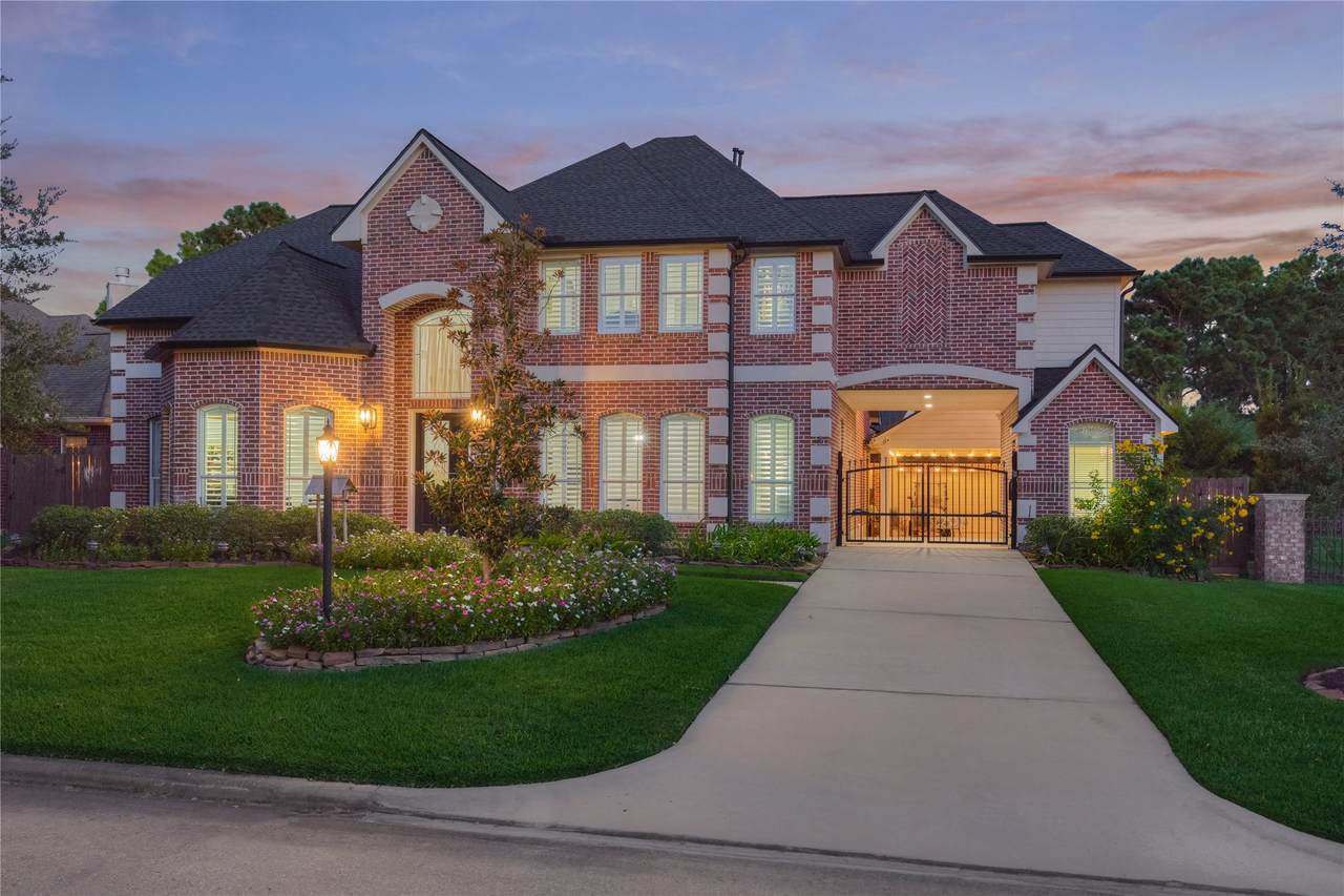 390 Wedgewood Drive - Photo 1