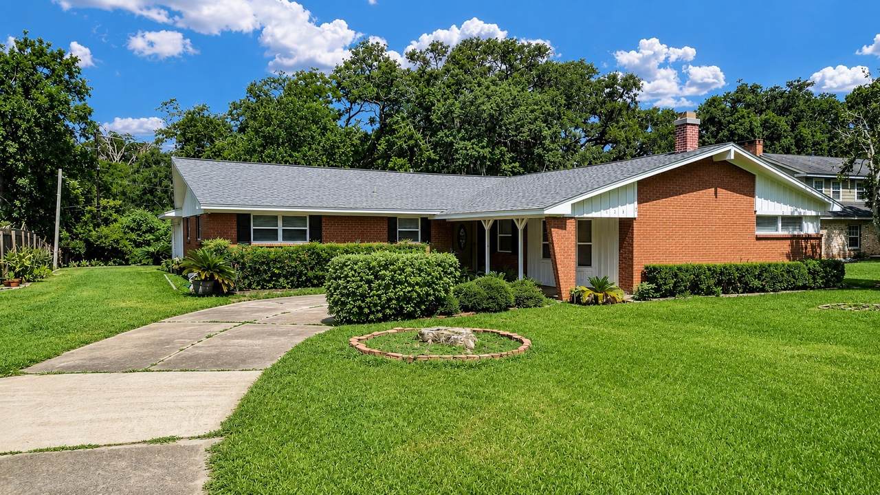 238 Forest Drive - Photo 1