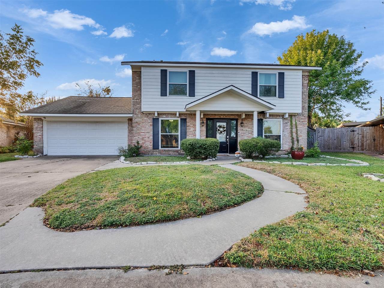 925 Amy Drive - Photo 1