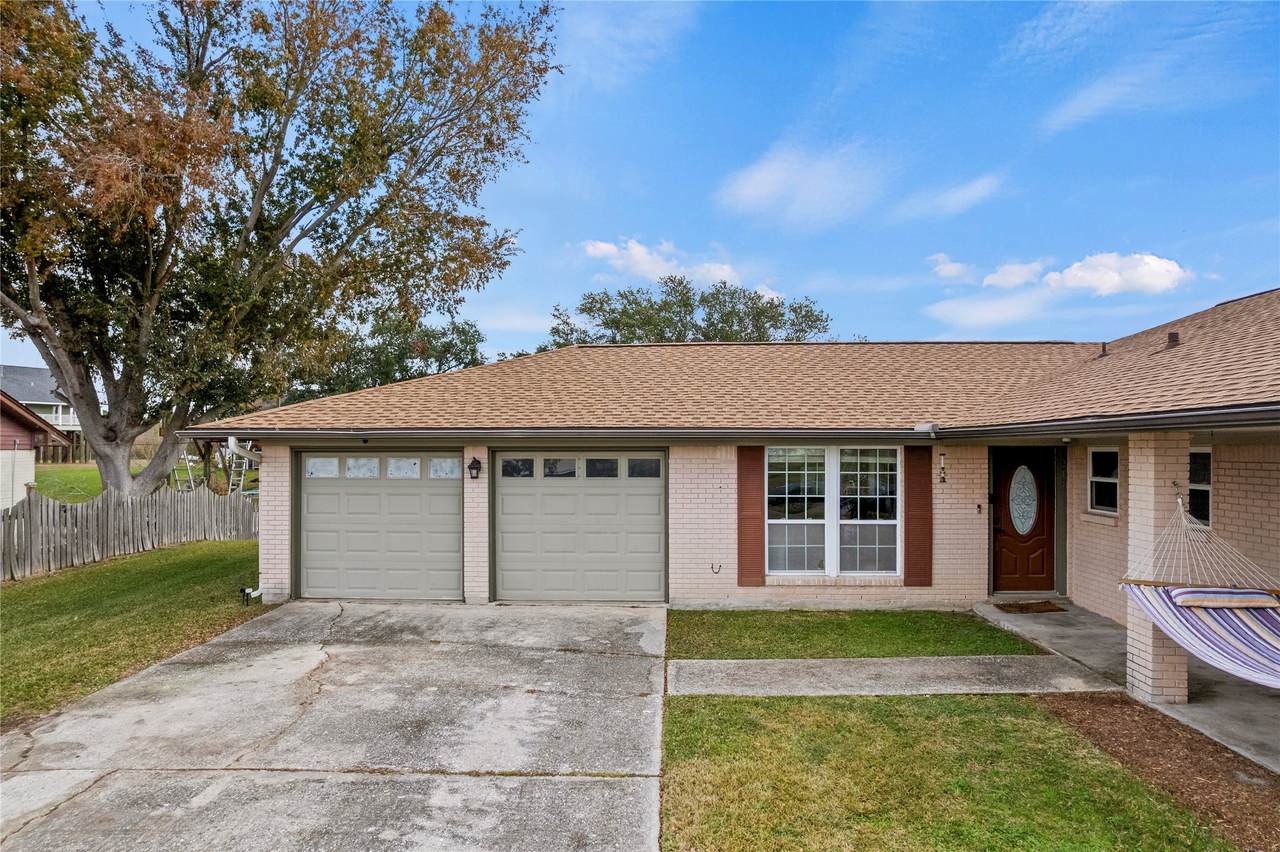 214 Yaupon Drive - Photo 1