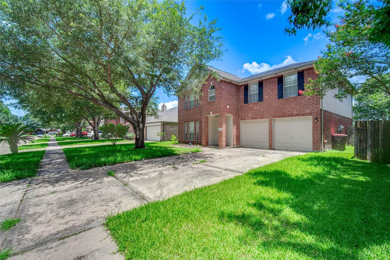 22810 Waterlake Drive - Photo 1