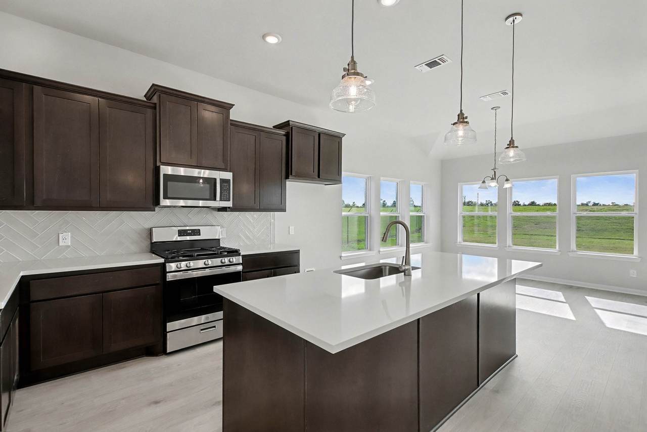 2000 Twin Lakes Boulevard - Photo 1