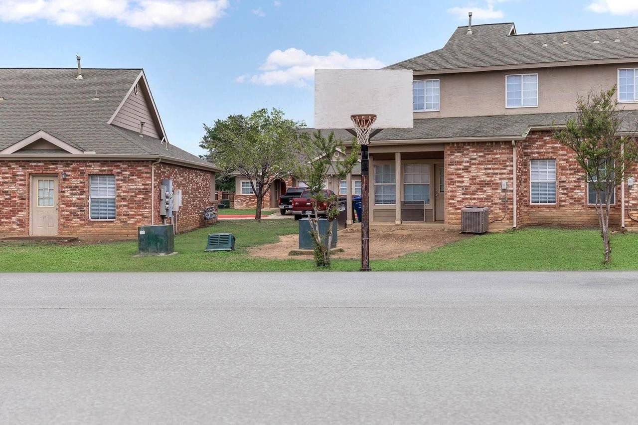 9257 Somerset Rd - Photo 1