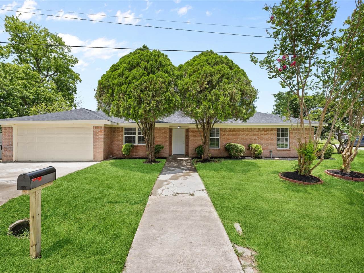 10202 Teneha Drive - Photo 1