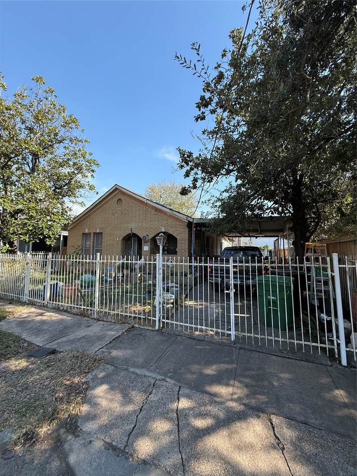 514 Jenkins Street - Photo 1