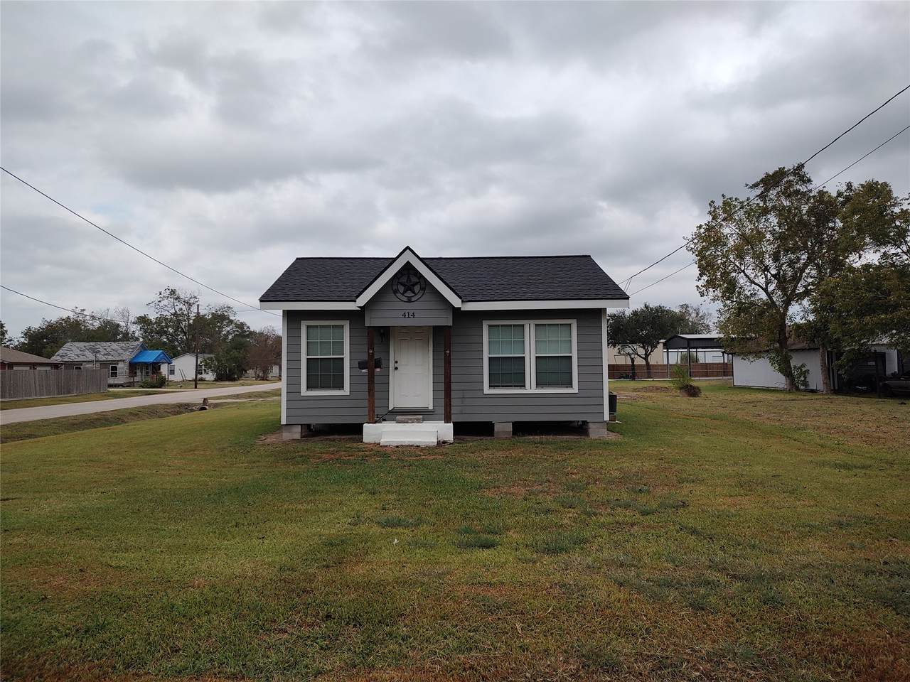 414 Avenue - Photo 1