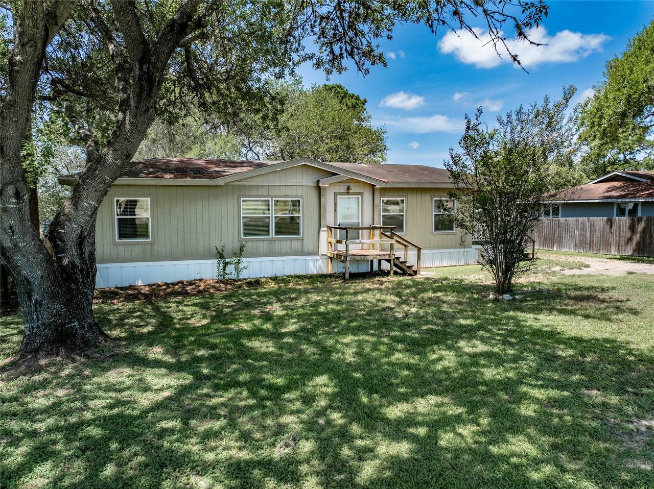424 Ellinger Road - Photo 1