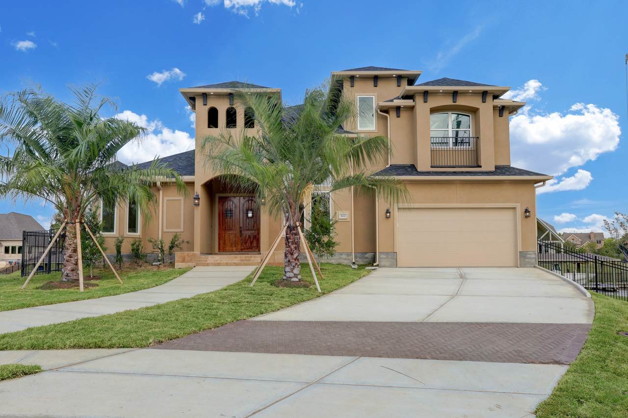 502 Amalfi Drive - Photo 1