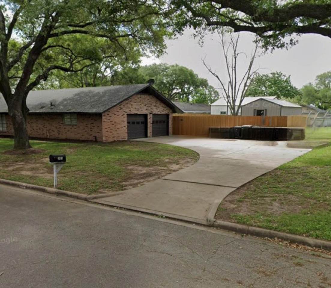305 Hereford Rd - Photo 1