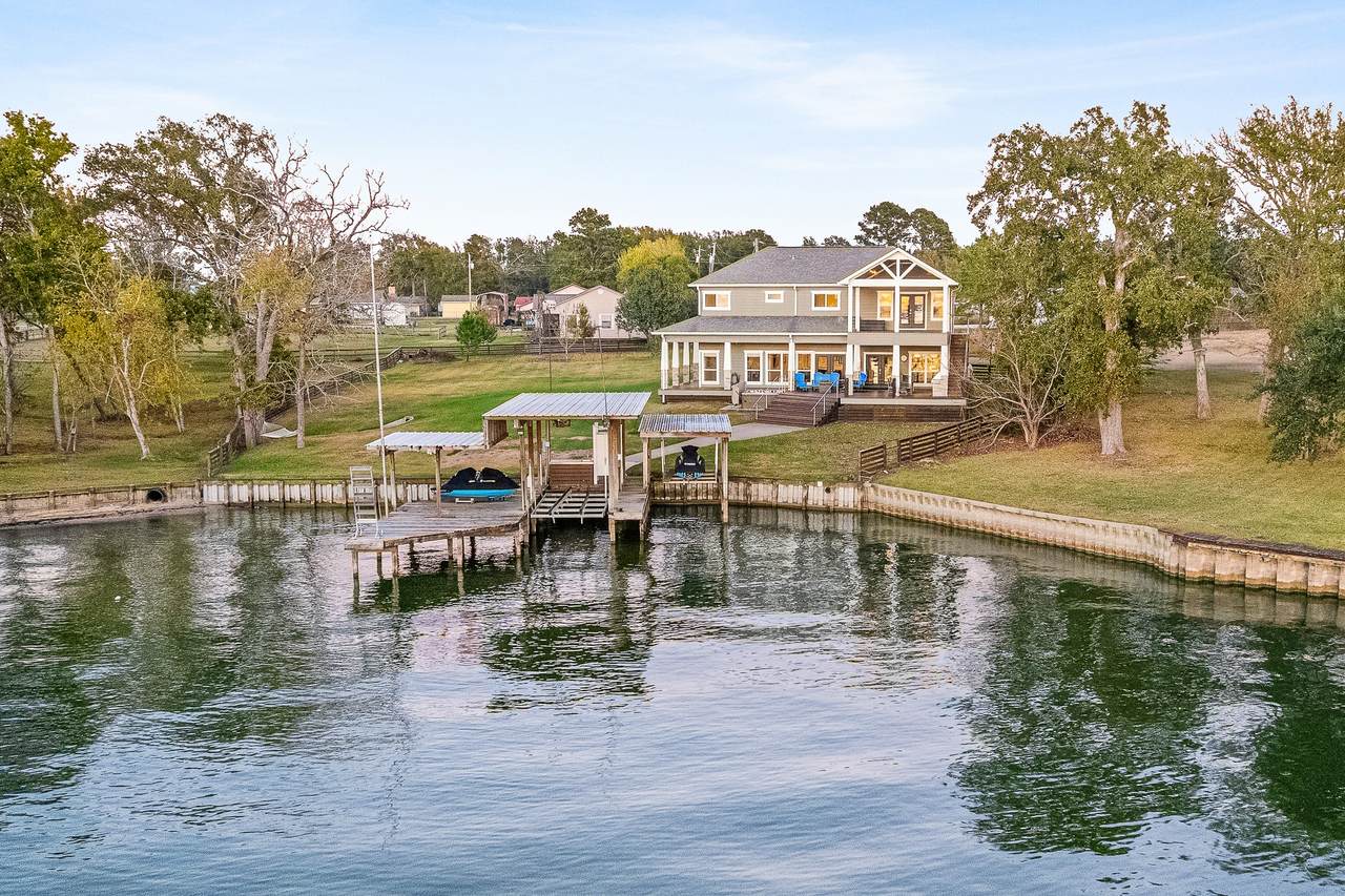 224 Oak Crest Drive - Photo 1