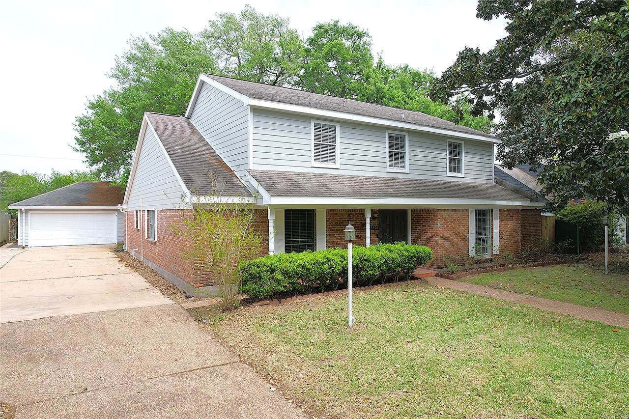 2206 Carriage Lane - Photo 1