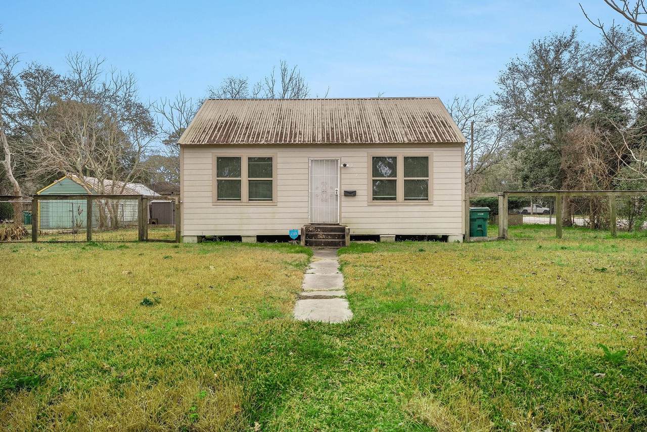 202 Beatrice Street - Photo 1
