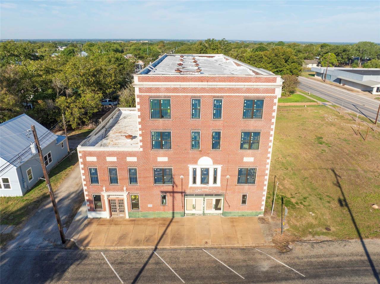 607 Lyons Avenue - Photo 1