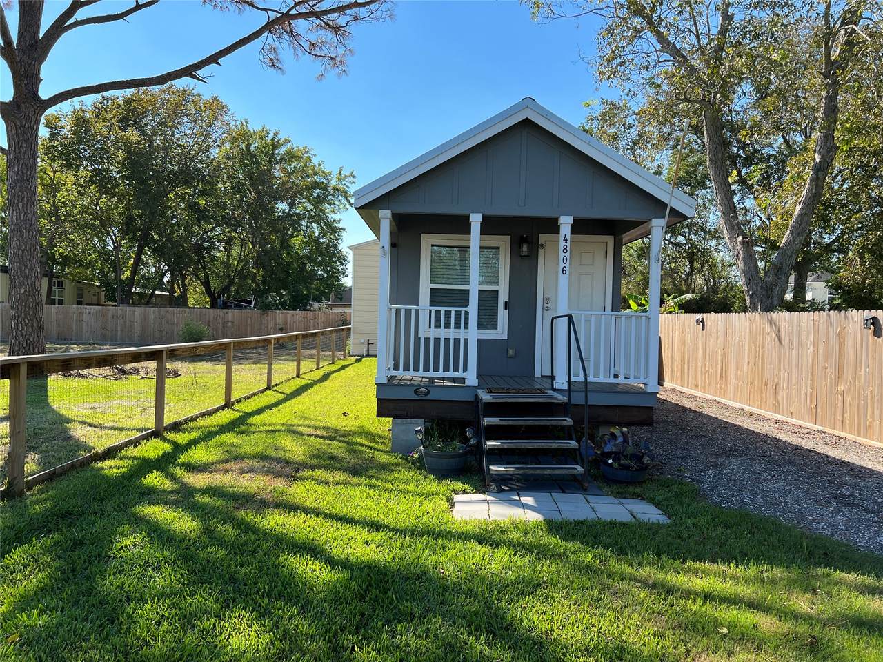 4806 Palm - Photo 1