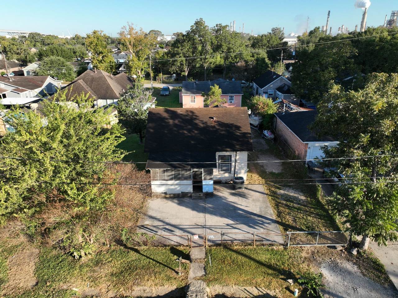 9429 Avenue H - Photo 1