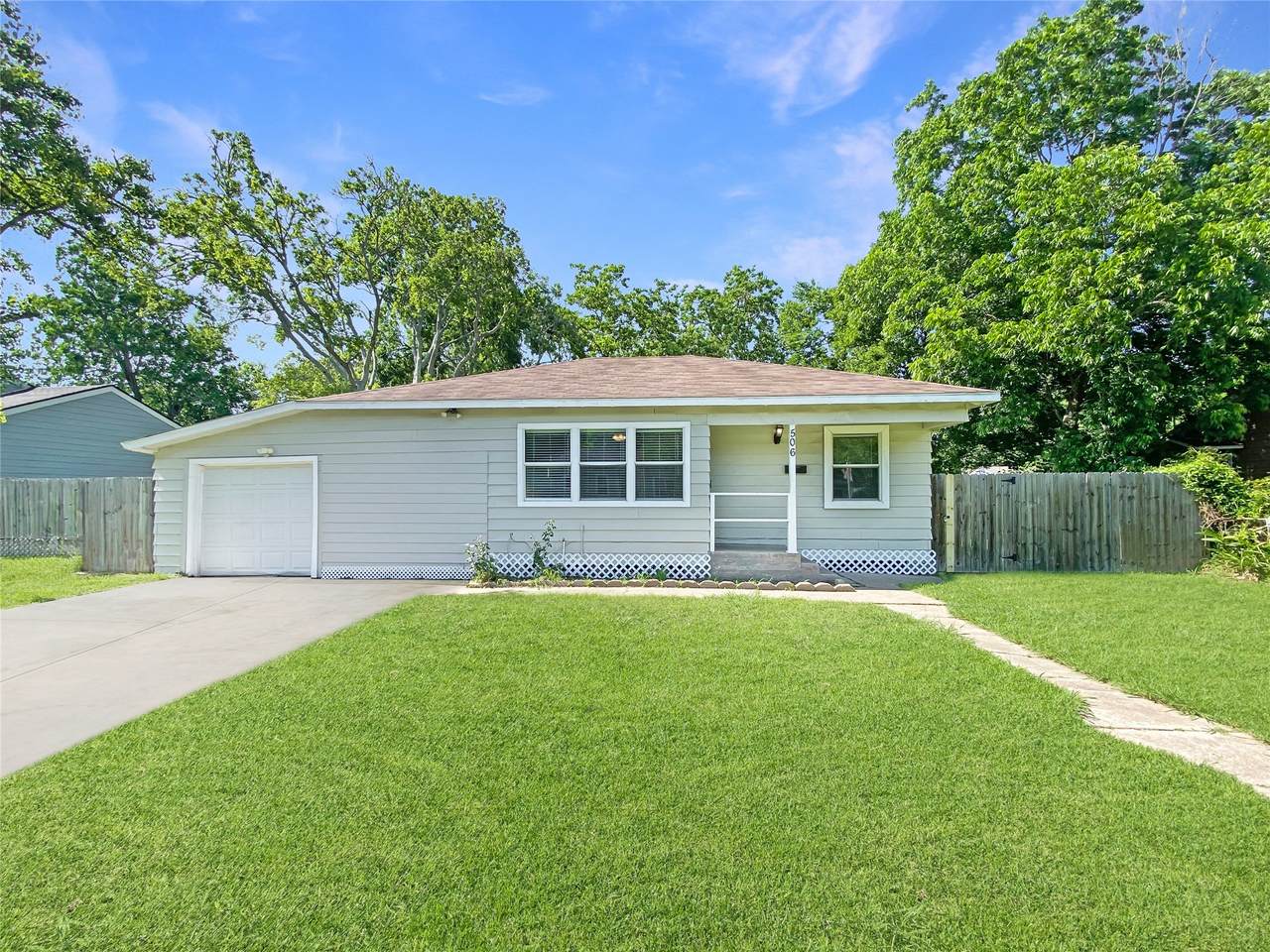 506 Azalea Drive - Photo 1