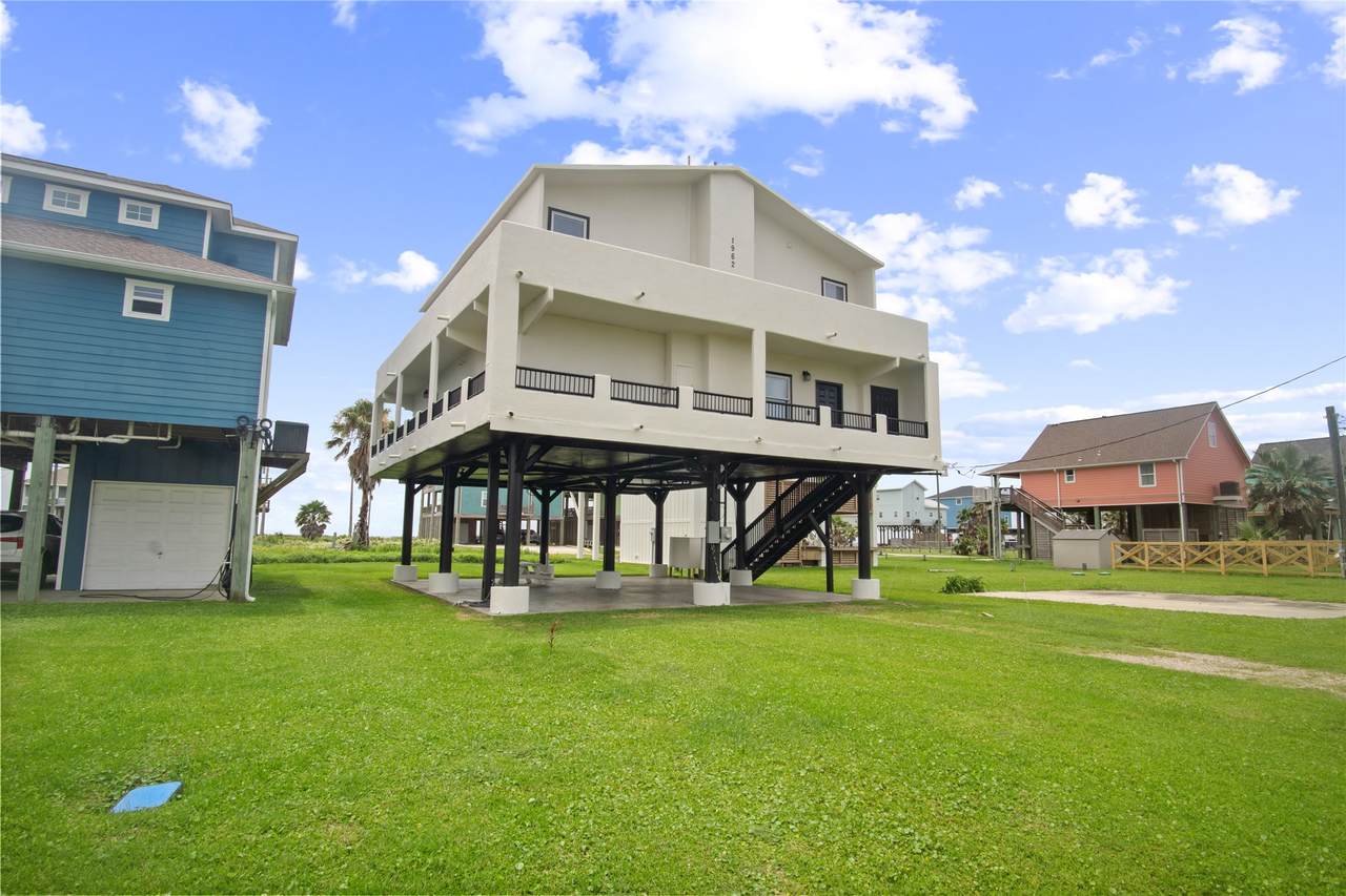 1962 Avenue H - Photo 1