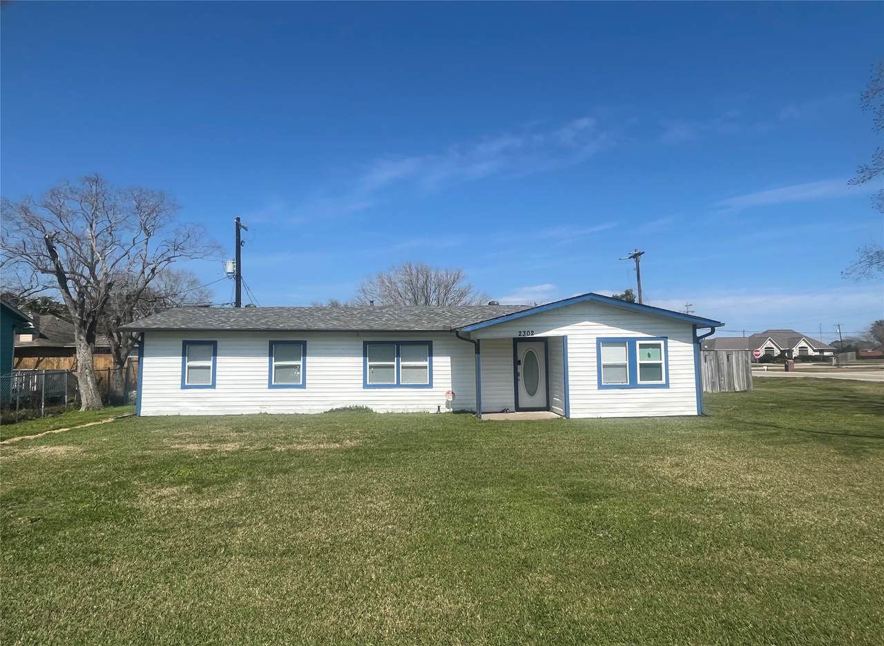 2302 35th Ave N - Photo 1