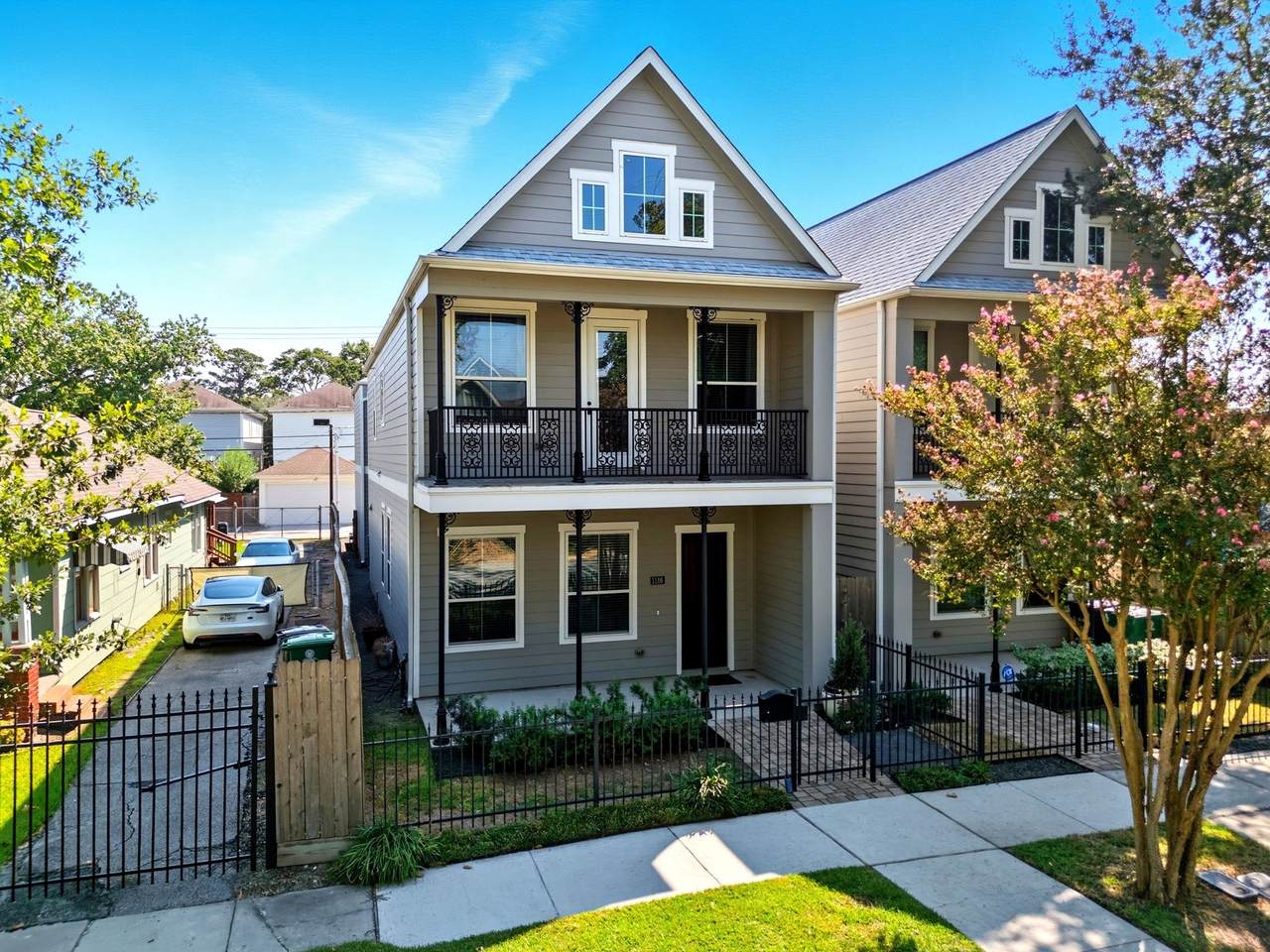 1116 Waverly Street - Photo 1