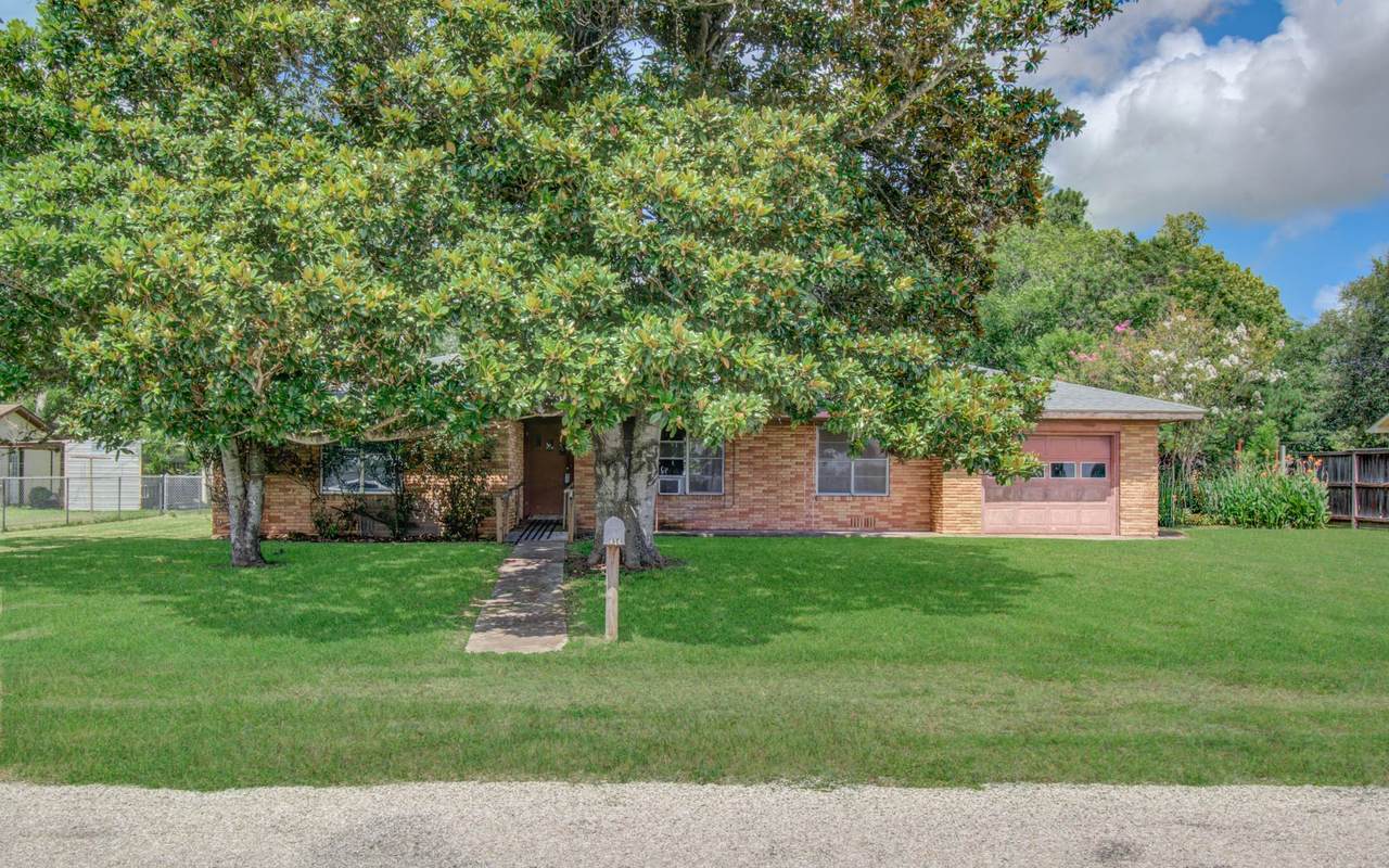414 Forest Street - Photo 1