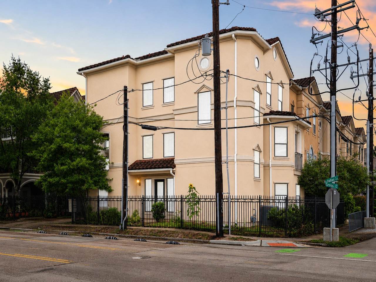 3543 West Dallas Street - Photo 1