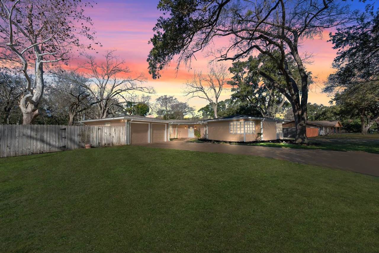 1905 Avenue D - Photo 1