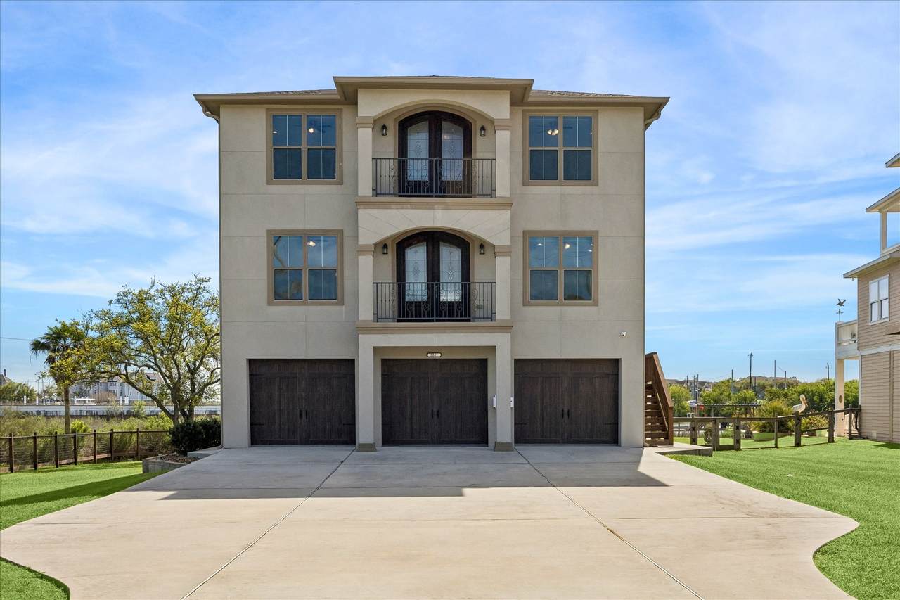 2001 Oceanview Drive - Photo 1