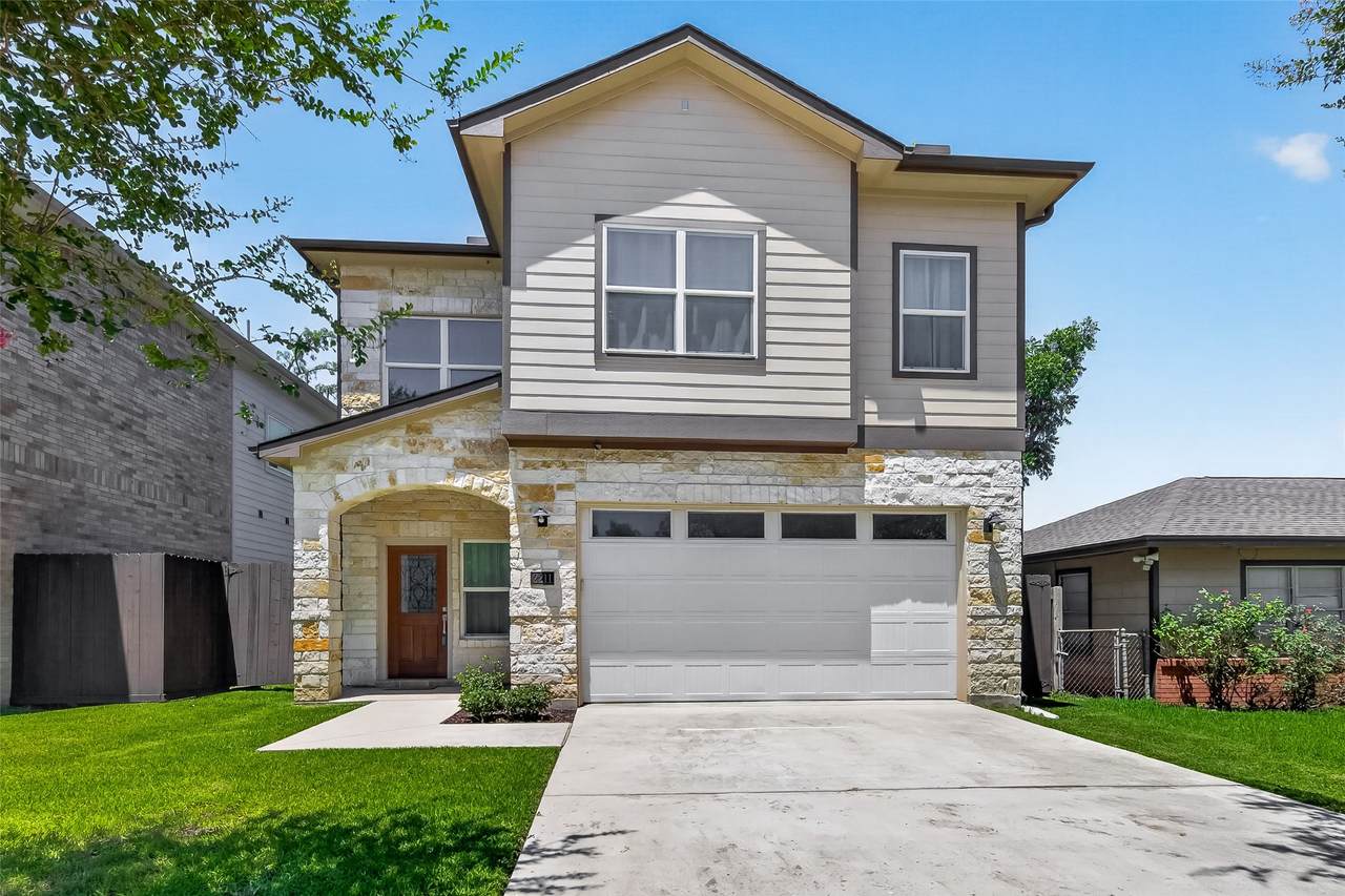 2211 Silverbonnet Street - Photo 1