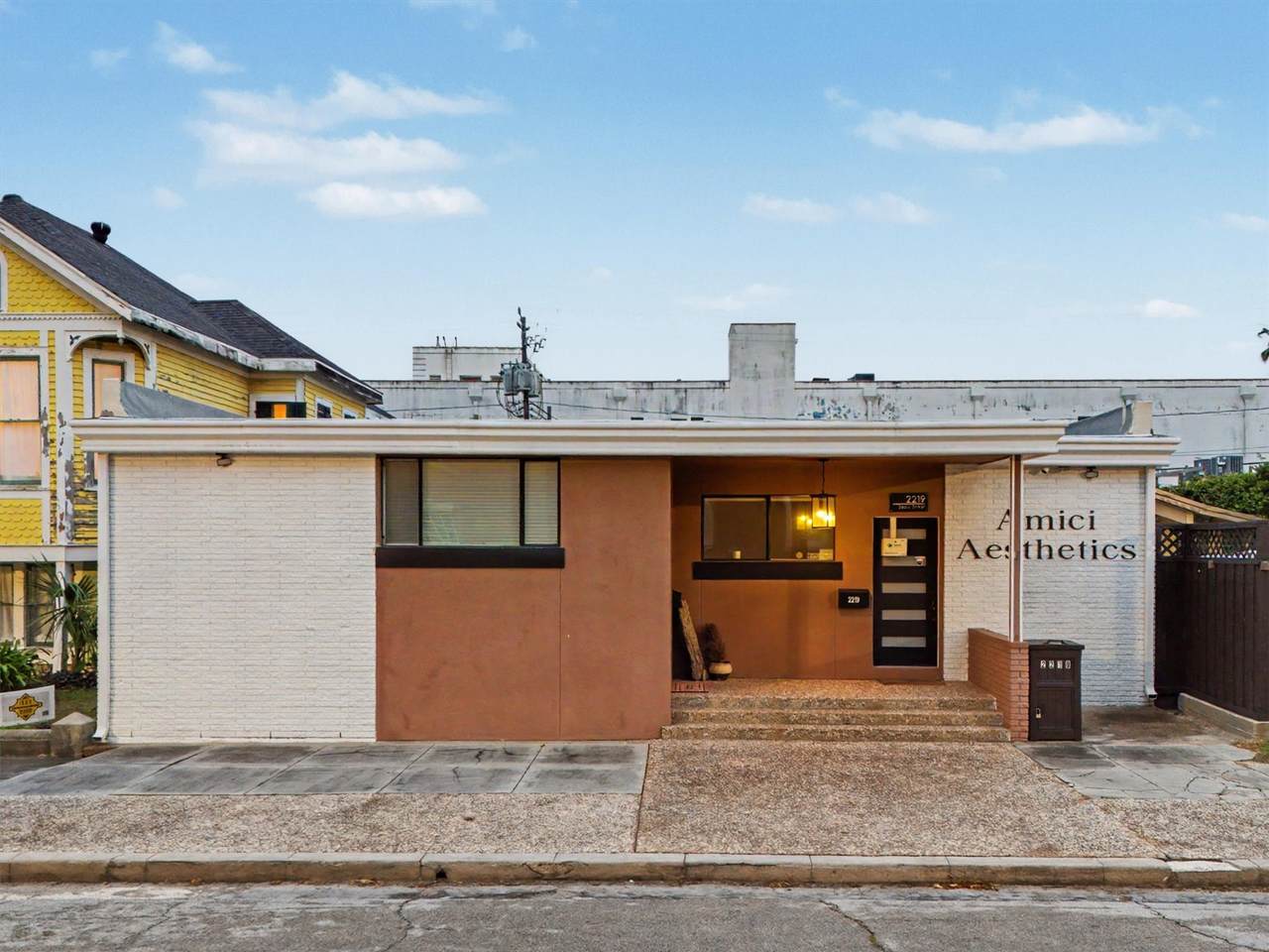 2219 Sealy Street - Photo 1