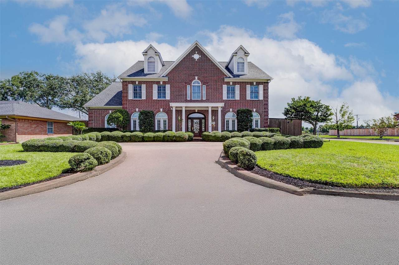 10713 Greenwillow Street - Photo 1