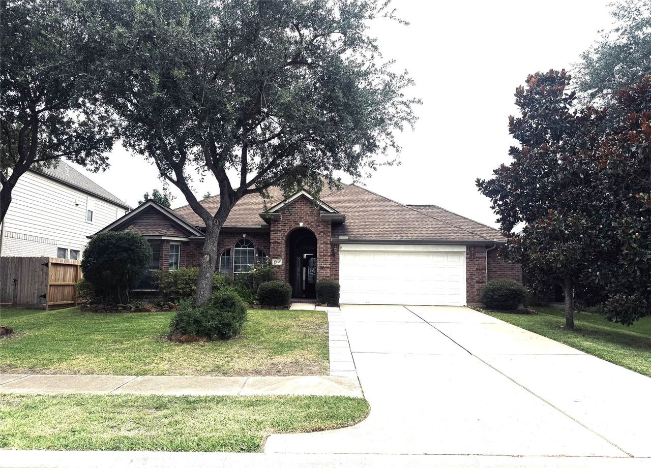 2910 Sandleigh Drive - Photo 1